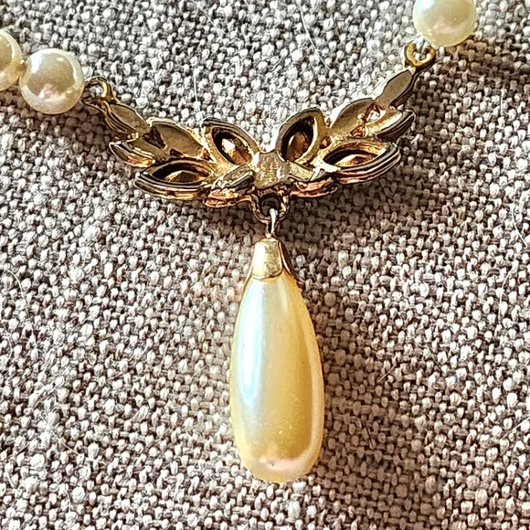 Vintage elegant necklace faux pearls clear rhinestones. Bridal. Wedding Gold - Picture 7 of 10